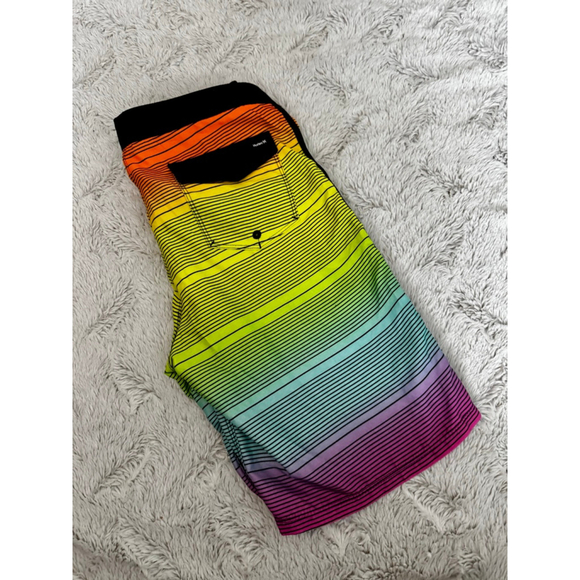 Hurley Youth BoardShorts 18/29, Never Worn, Originally $35 Neon Colorful - Picture 4 of 5